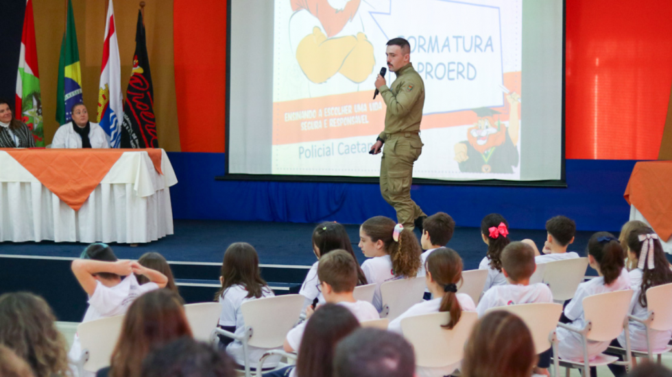 Turmas do 5º ano do Catarinense concluem o Programa Educacional de