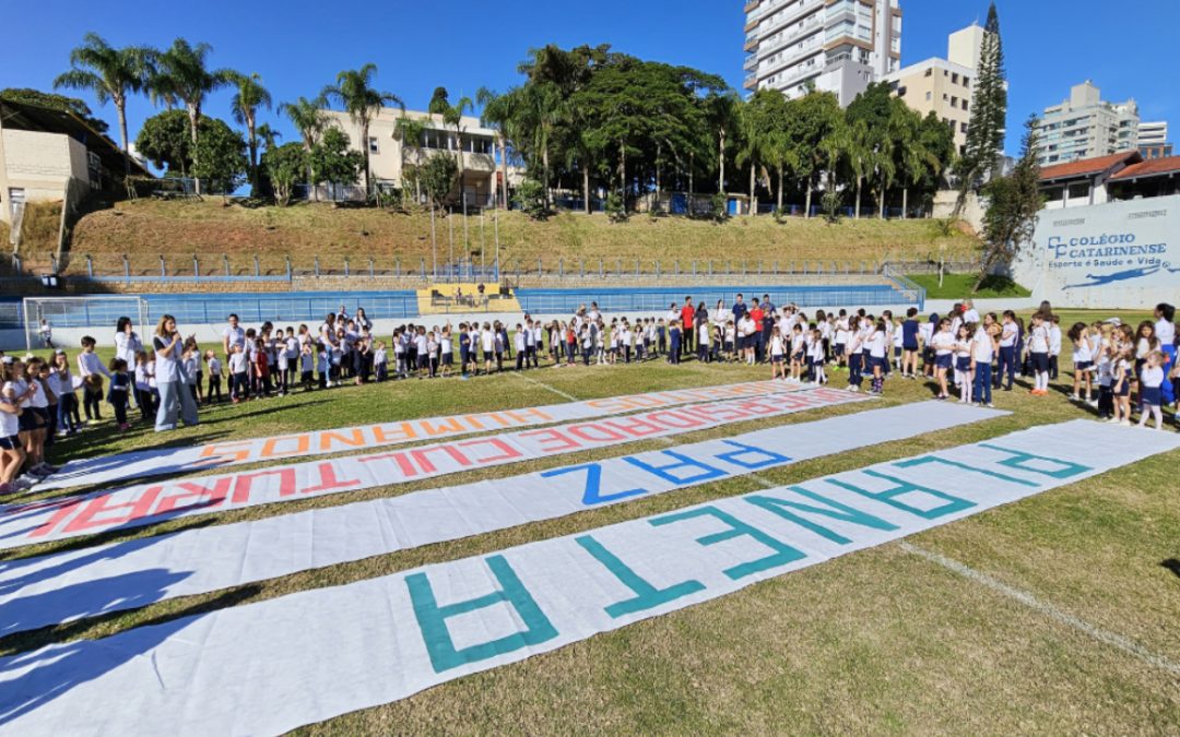 Colégio Catarinense participa da iniciativa “Manto da Paz”