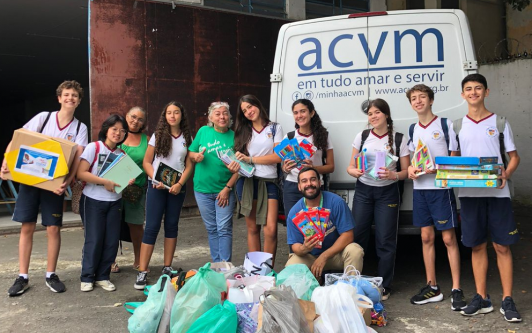 Colégio Santo Inácio (RJ) arrecada mais de cinco mil itens de materiais escolares na campanha “Doar para educar”