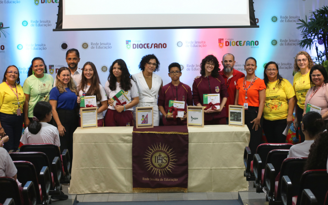 RJE reúne unidade educativas para o lançamento do livro do 7º Concurso de Redação e Arte