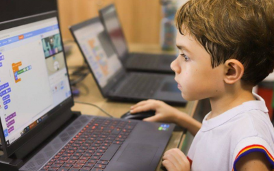 Artigo: “Crianças que têm acesso à linguagem de programação desenvolvem habilidades para lidar com desafios ao longo da vida”