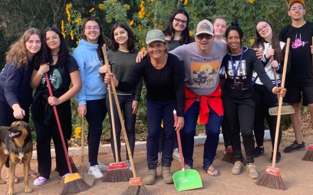 Estudantes do Colégio dos Jesuítas participam do Projeto Compañeros