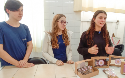 Alunos do Colégio Catarinense apresentam projetos gastronômicos para uma química na prática