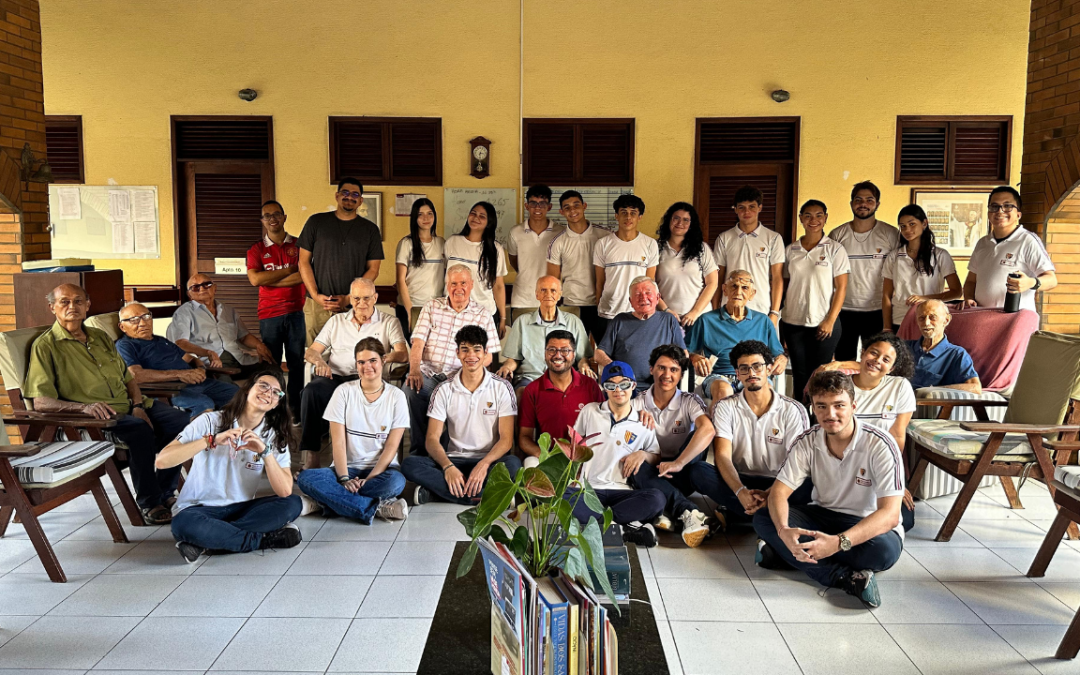 Alunos do Colégio Santo Inácio vivem Dia de Formação nas obras da Companhia de Jesus, em Fortaleza