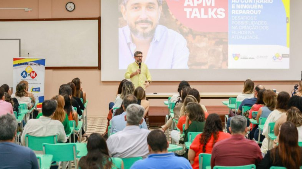 “Na atual Sociedade do Desempenho, tornou-se urgente reinventar as relações entre pais e filhos”