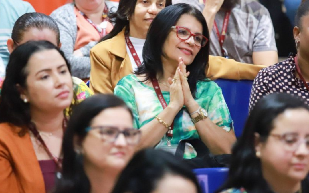 Vieira homenageia professores pelas conquistas na formação integral de estudantes
