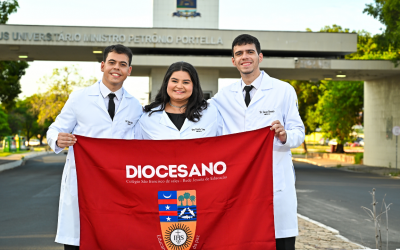 Três histórias, um propósito: egressos do Colégio Diocesano celebram formatura em Medicina na UFPI