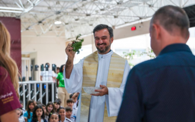 Pe. Francys Silvestrini Adão, SJ, visita o Loyola e inaugura a Prainha São José de Anchieta