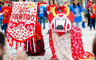 Caprichoso e Garantido: Cultura de Parintins vira espetáculo no Colégio Medianeira